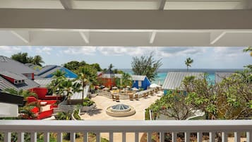 Garden View, 1 Bedroom Suite | Minibar, in-room safe, desk, blackout drapes