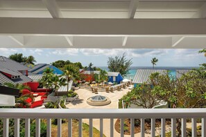 Minibar, in-room safe, desk, blackout curtains - Crystal Cove, A Tribute Portfolio All-Inclusive Resort (Derricks)