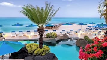 3 buitenzwembaden, parasols voor strand/zwembad