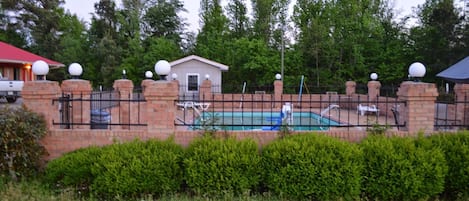 Piscine extérieure (ouverte en saison)