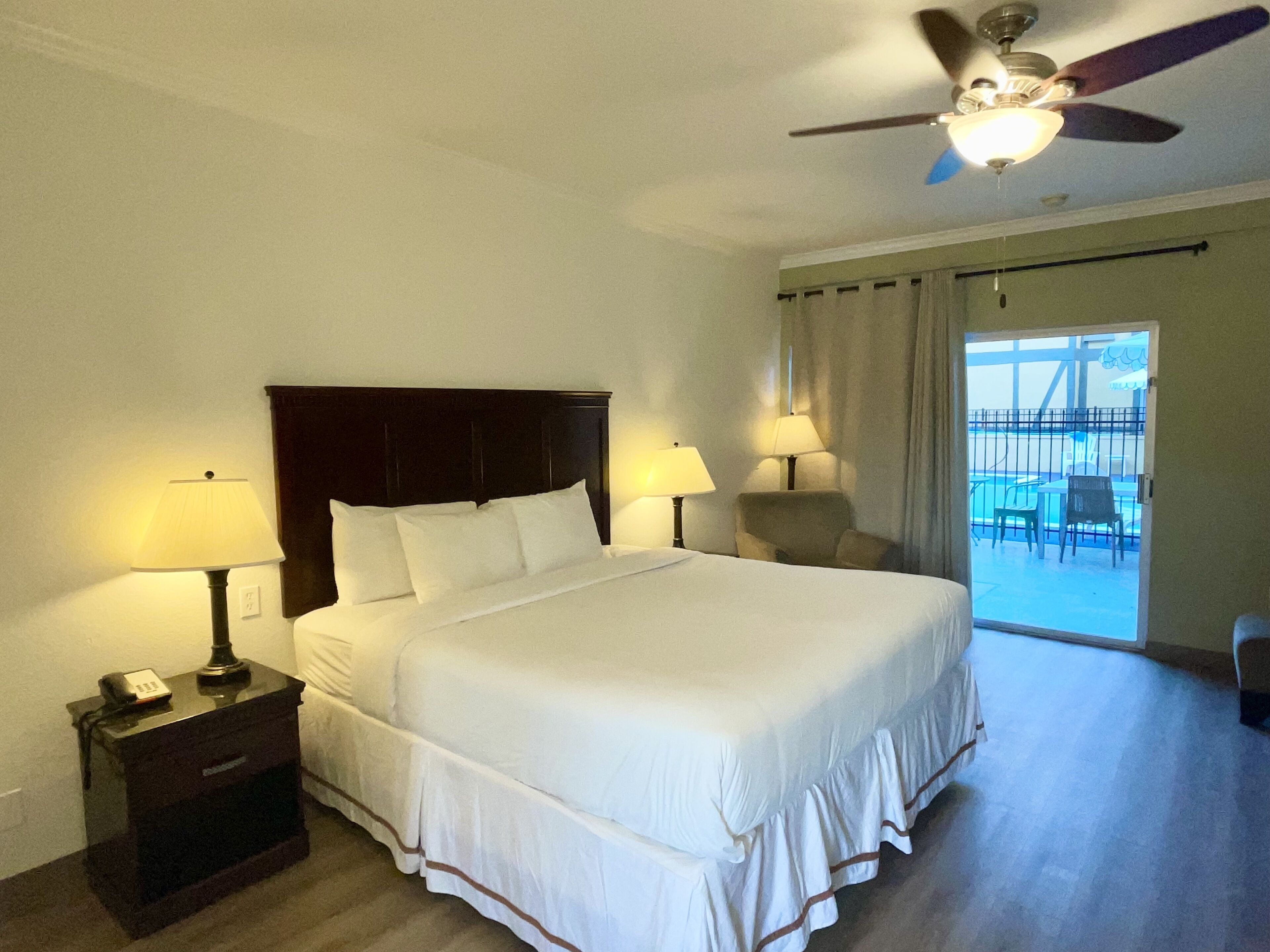 standard room, 1 king bed | premium bedding, pillow-top beds, desk, iron/ironing board