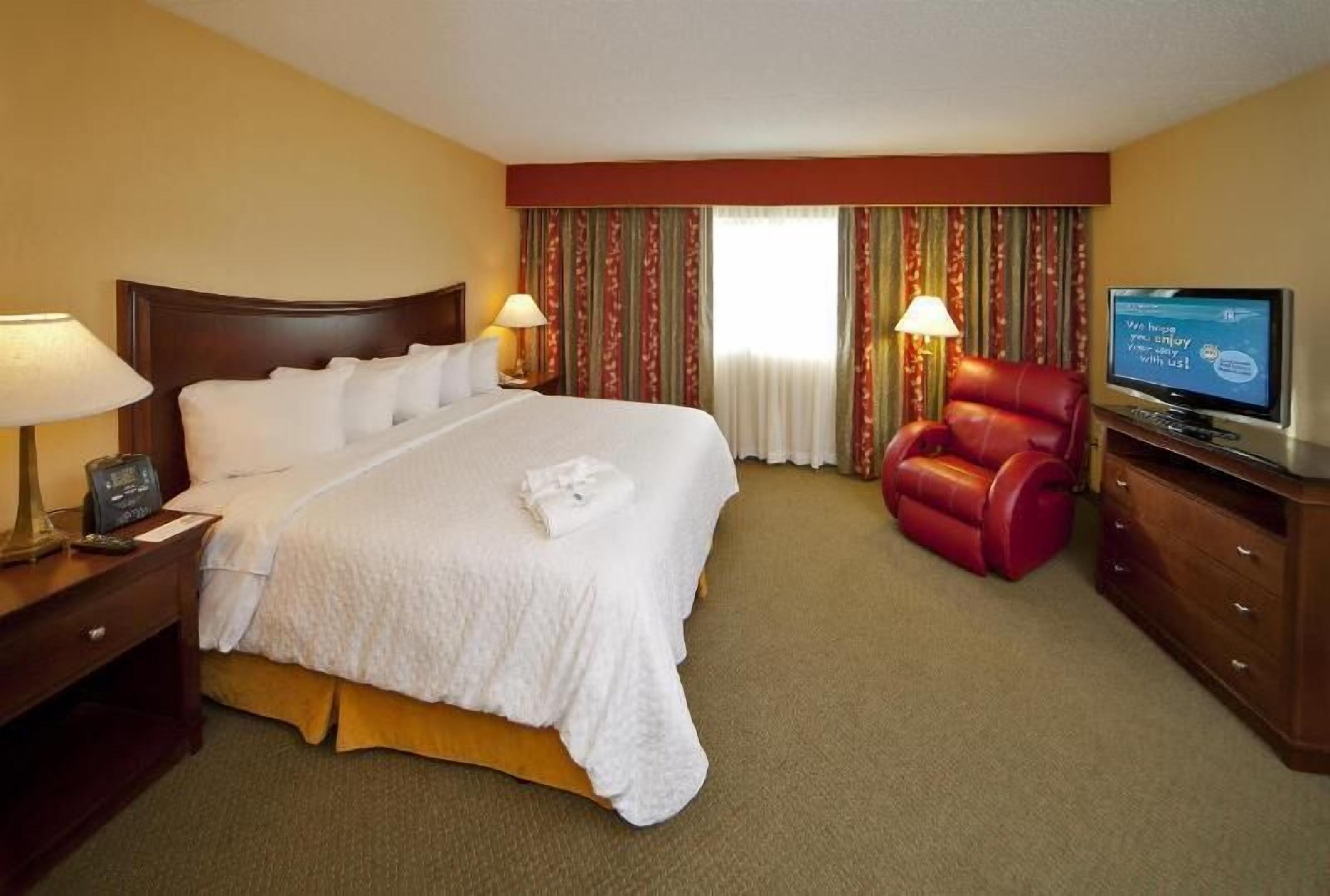 1 chambre, surmatelas, coffres-forts dans les chambres, bureau