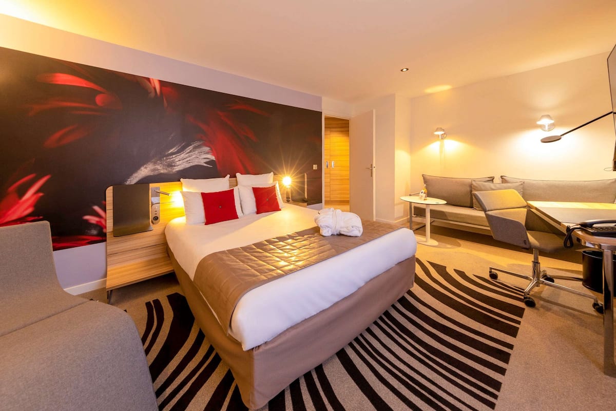 Superior Room, 1 Double Bed | Hypo-allergenic bedding, down duvets, memory-foam beds, minibar