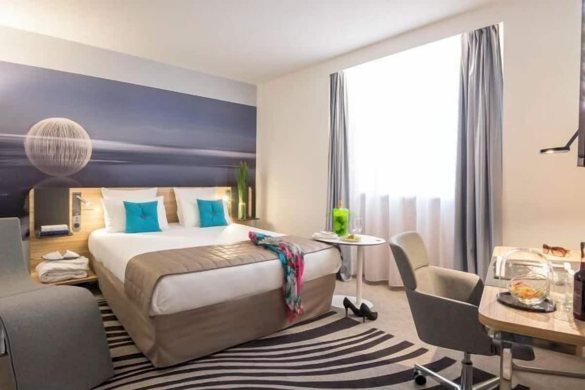 Hypo-allergenic bedding, down duvets, memory-foam beds, minibar