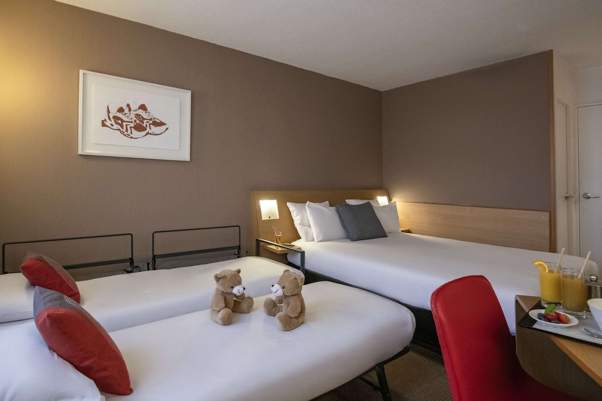 Hypo-allergenic bedding, down duvets, memory-foam beds, minibar