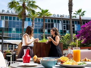Breakfast, lunch and dinner served - Novotel Nice Centre Vieux Nice (Nice)