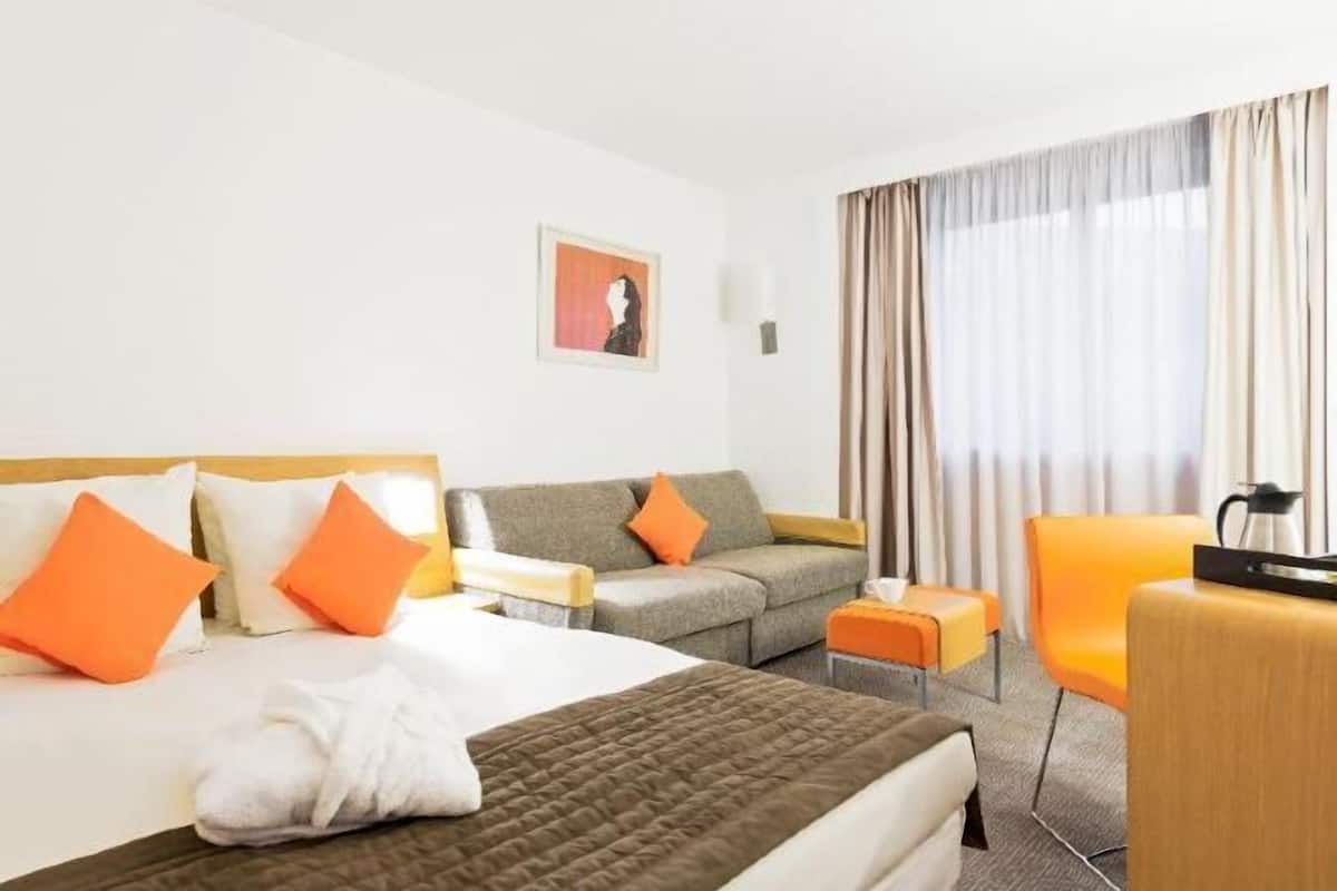 Hypo-allergenic bedding, down duvets, memory-foam beds, minibar