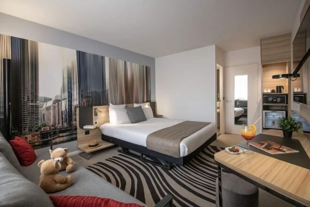 Hypo-allergenic bedding, down duvets, memory-foam beds, minibar