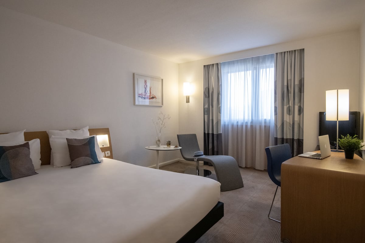 Standard Room, 1 Double Bed | Hypo-allergenic bedding, down duvets, memory-foam beds, minibar