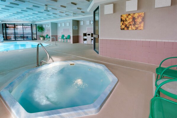 Indoor pool, outdoor pool - Pear Tree Inn Sikeston (Sikeston)