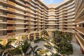Hotel entrance and lobby at Hyatt Regency Maui Resort & Spa