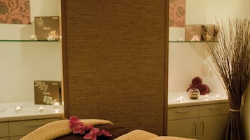 Trattamenti per il corpo, aromaterapia, massaggi con le pietre calde