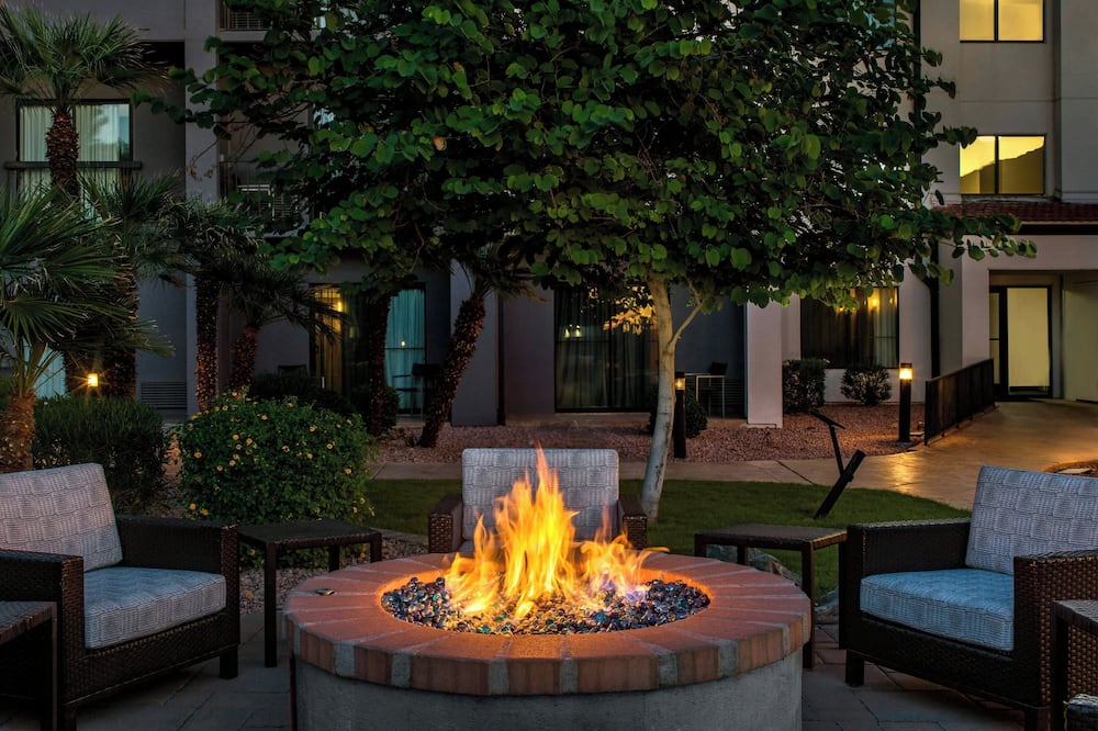 Courtyard by Marriott Phoenix Airport
