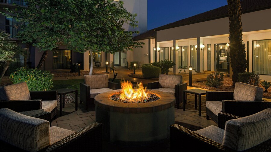 Courtyard by Marriott Phoenix Airport