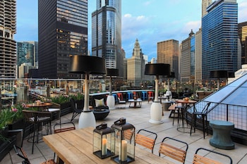 2 bars/lounges at Renaissance Chicago Downtown Hotel