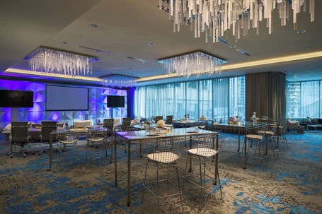 Renaissance Chicago Downtown Hotel - Image 73