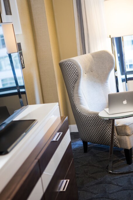 Renaissance Chicago Downtown Hotel - Image 77