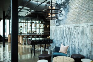 2 bars/lounges - Renaissance Chicago Downtown Hotel (Chicago)