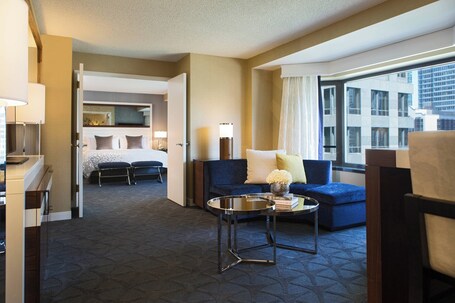 Renaissance Chicago Downtown Hotel - Image 32