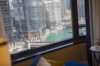 Premium bedding, pillowtop beds, in-room safe, desk at Renaissance Chicago Downtown Hotel