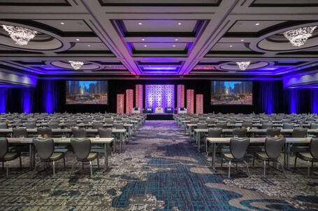 Renaissance Chicago Downtown Hotel - Image 49