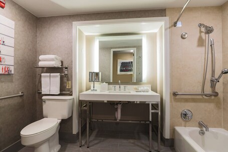 Renaissance Chicago Downtown Hotel - Image 22