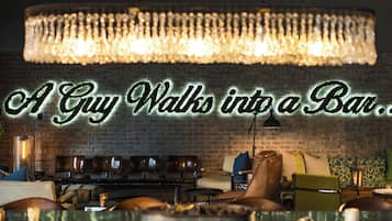 2 bars/lounges
