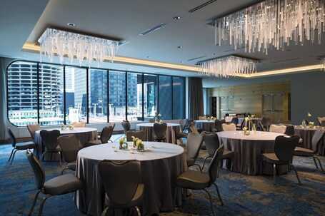Renaissance Chicago Downtown Hotel - Image 21