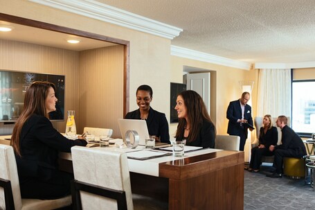 Renaissance Chicago Downtown Hotel - Image 122