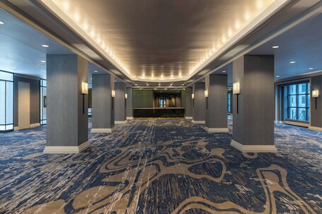 Renaissance Chicago Downtown Hotel - Image 19