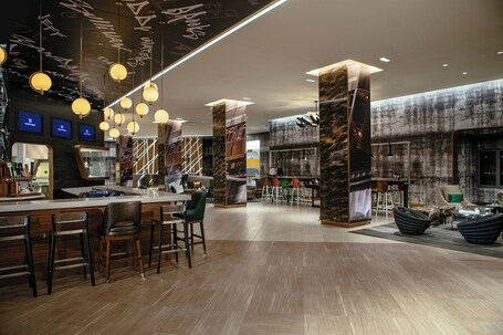Renaissance Chicago Downtown Hotel - Image 44