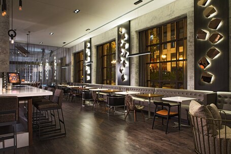 Renaissance Chicago Downtown Hotel - Image 24