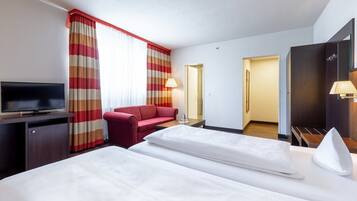 Superior-Zimmer | Allergikerbettwaren, Schreibtisch, Verdunkelungsvorhänge