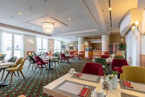 Buffet breakfast on weekends (EUR 15 per person) - Trip Inn Frankfurt Nordwestzentrum (Frankfurt)