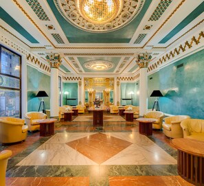 Lobby-Lounge