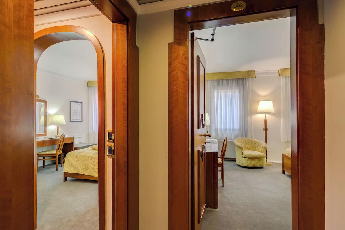 Double or Twin Room, 2 Bedrooms, Connecting Rooms | Hypo-allergenic bedding available, down comforters, minibar