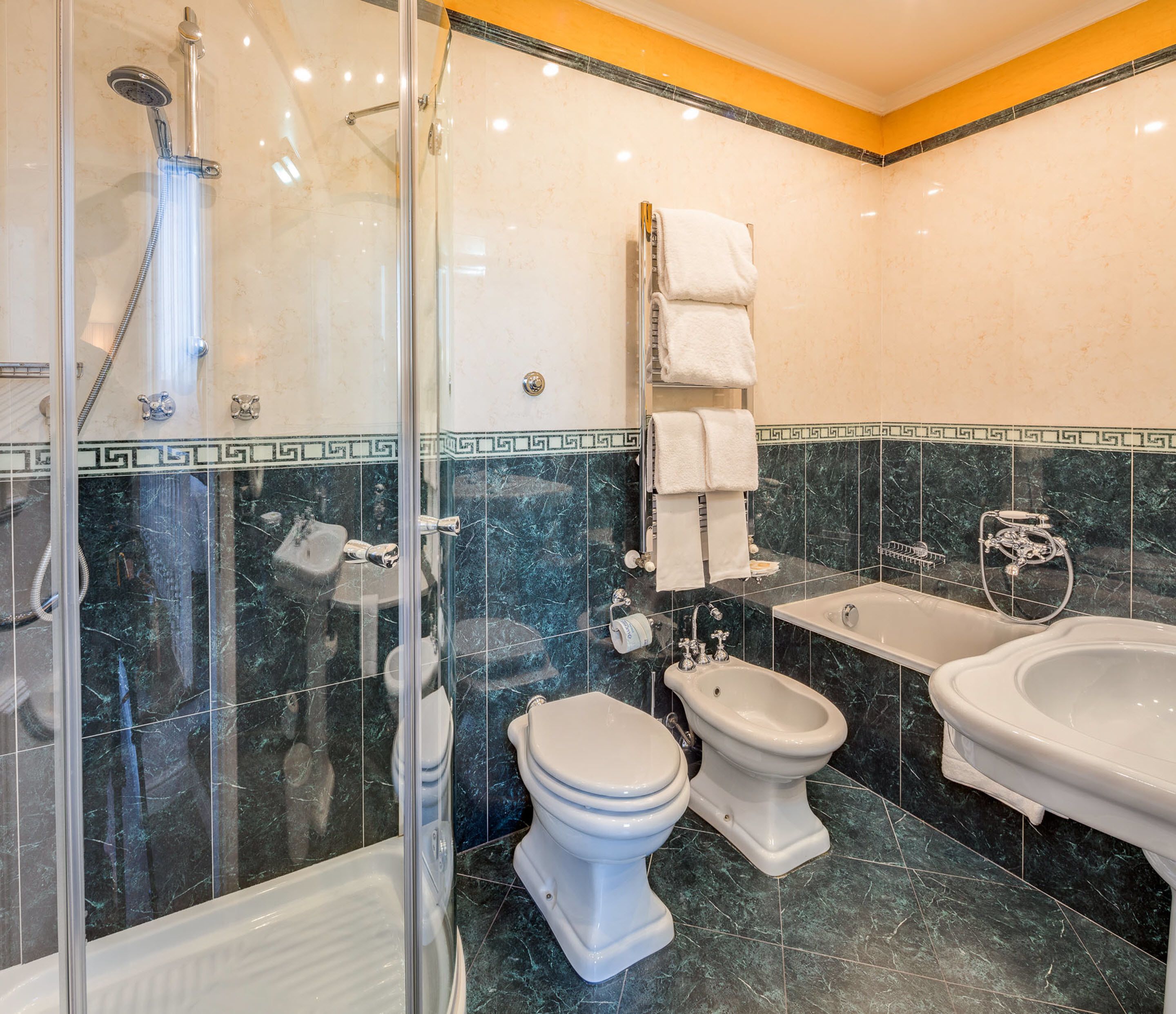 superior double room | bathroom amenities | combined shower/bathtub, hair dryer, bidet, towels