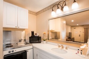 Room, 2 Queen Beds, Non Smoking, Kitchenette