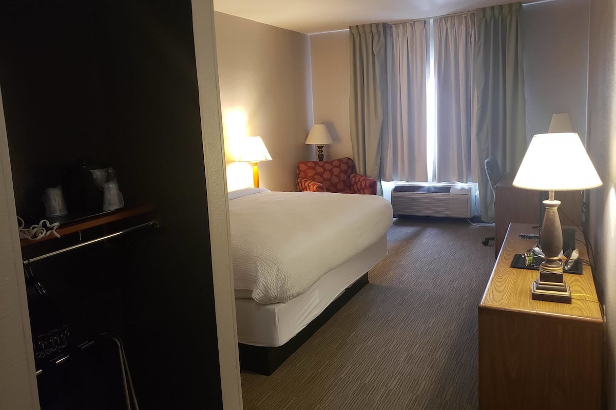 Individually decorated, individually furnished, desk, laptop workspace