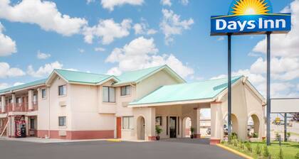 Days Inn by Wyndham Hobbs