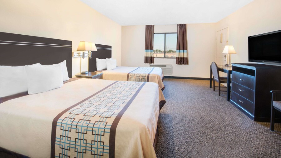 Days Inn by Wyndham Hobbs