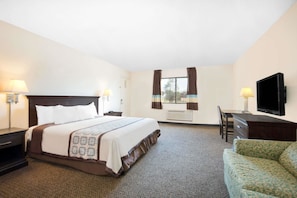 Stüdyo Süit, 1 En Büyük (King) Boy Yatak, Sigara İçilmez | 1 yatak odası, odada kasa, masa, ütü/ütü masası