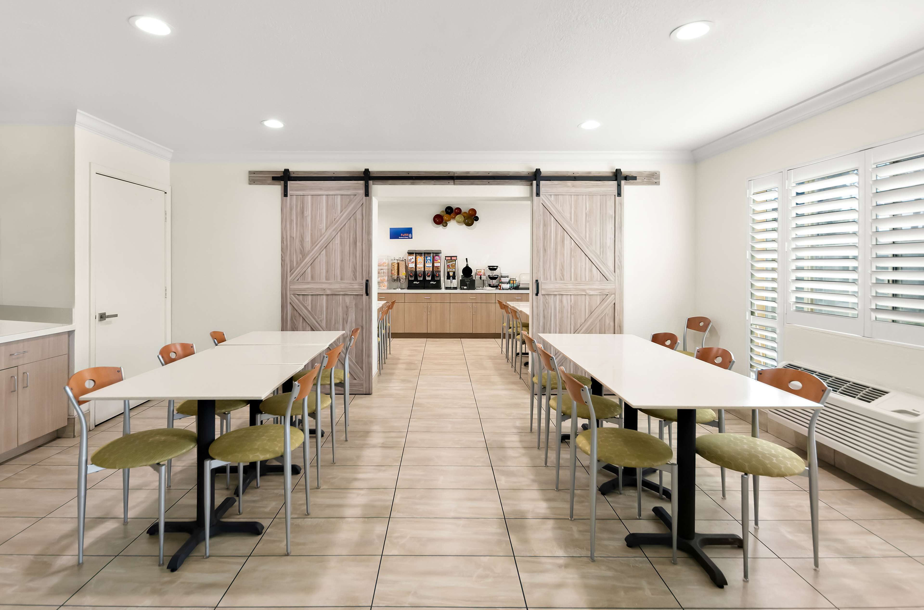 free daily continental breakfast