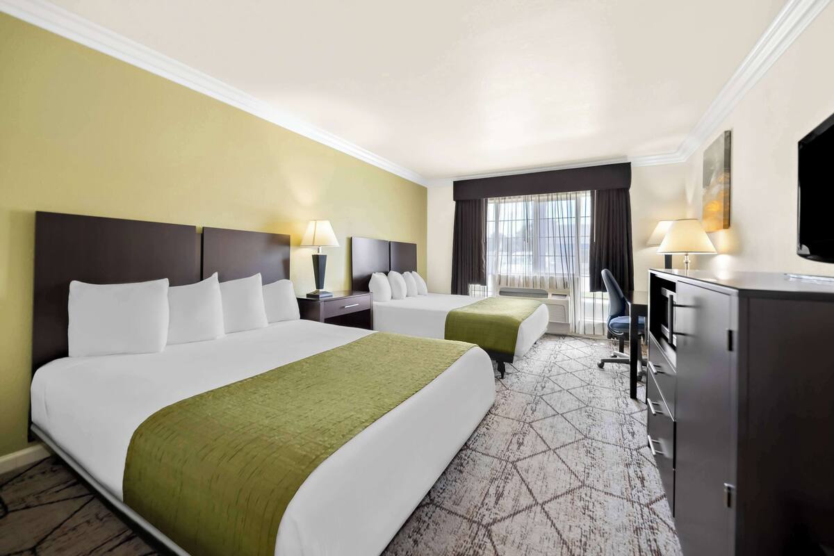 standard room, 2 queen beds, accessible, non smoking | iron/ironing board, bed sheets