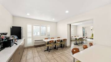 Café da manhã continental grátis todos os dias