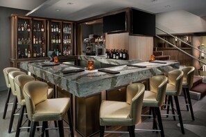 Bar (on property) - Hyatt Centric Arlington (Arlington)