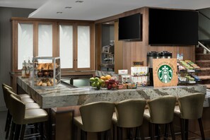 Tägliches Frühstücksbuffet (23 USD pro Person)
