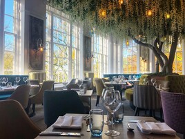 2 restaurants, breakfast served