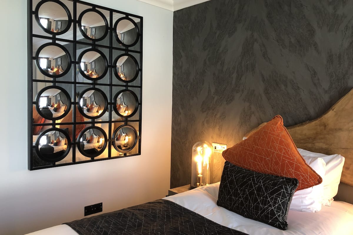 Standard Single Room | Hypo-allergenic bedding, desk, iron/ironing board, free WiFi