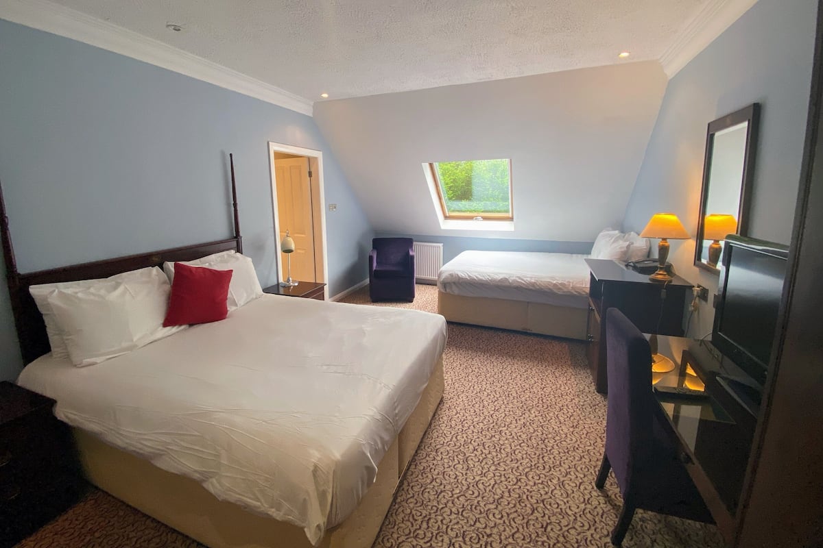 Family Double Room, Multiple Beds | Hypo-allergenic bedding, desk, iron/ironing board, free WiFi